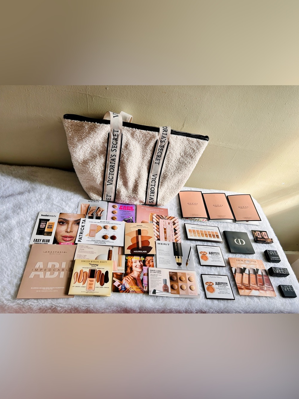 **NEW 24 PIECE BEAUTY BUNDLE  + 1 VS TOTE BAG**